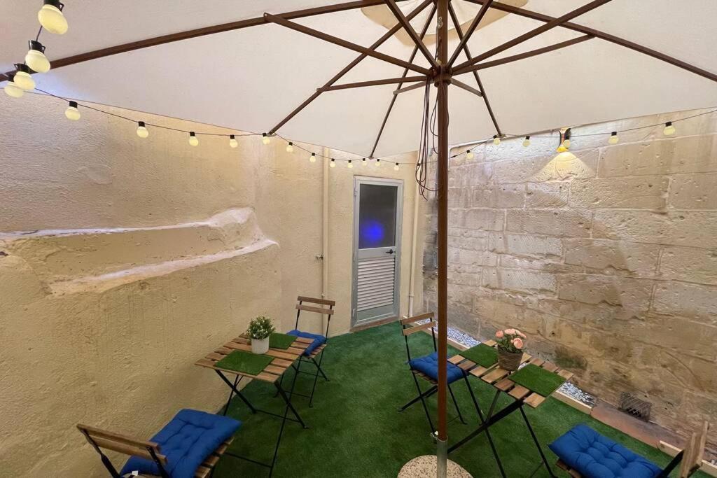 2 Bed Apt In Heart Of St Julians - 5Min From Seafront San Ġiljan Kültér fotó