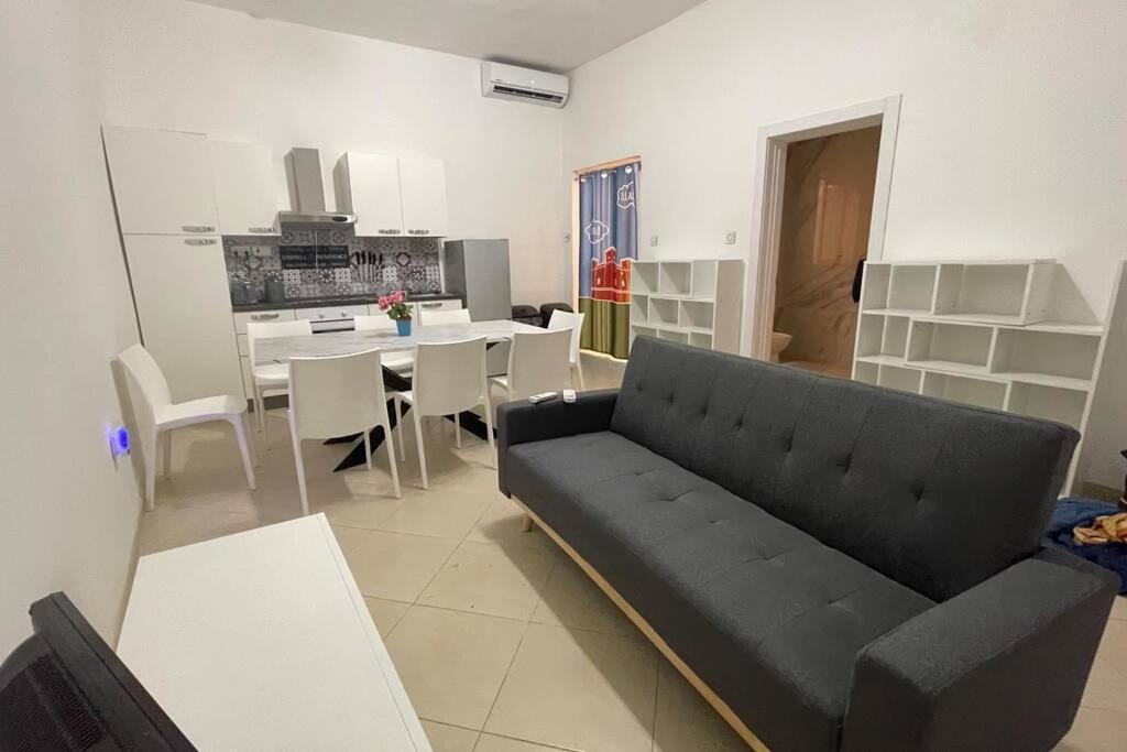 2 Bed Apt In Heart Of St Julians - 5Min From Seafront San Ġiljan Kültér fotó