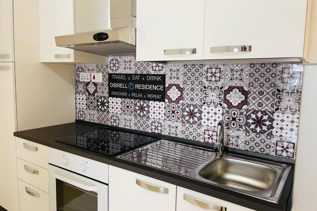 2 Bed Apt In Heart Of St Julians - 5Min From Seafront San Ġiljan Kültér fotó