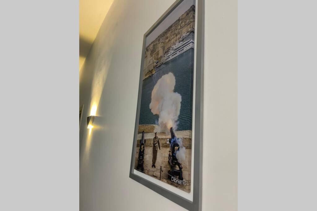 2 Bed Apt In Heart Of St Julians - 5Min From Seafront San Ġiljan Kültér fotó